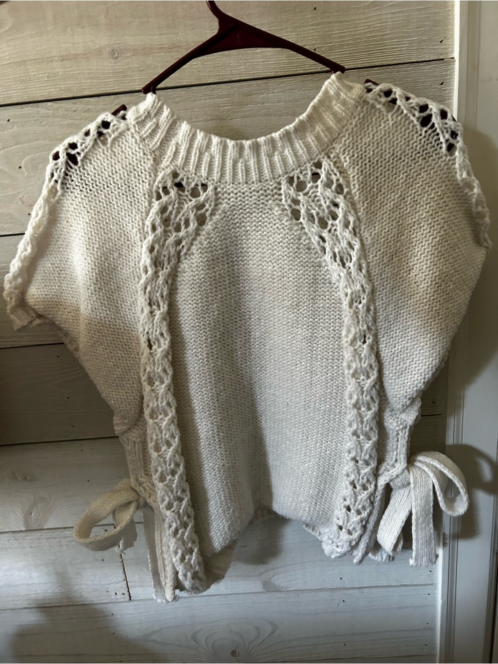 Women’s Cream Knit Short-Sleeve Sweater with Lace Trim